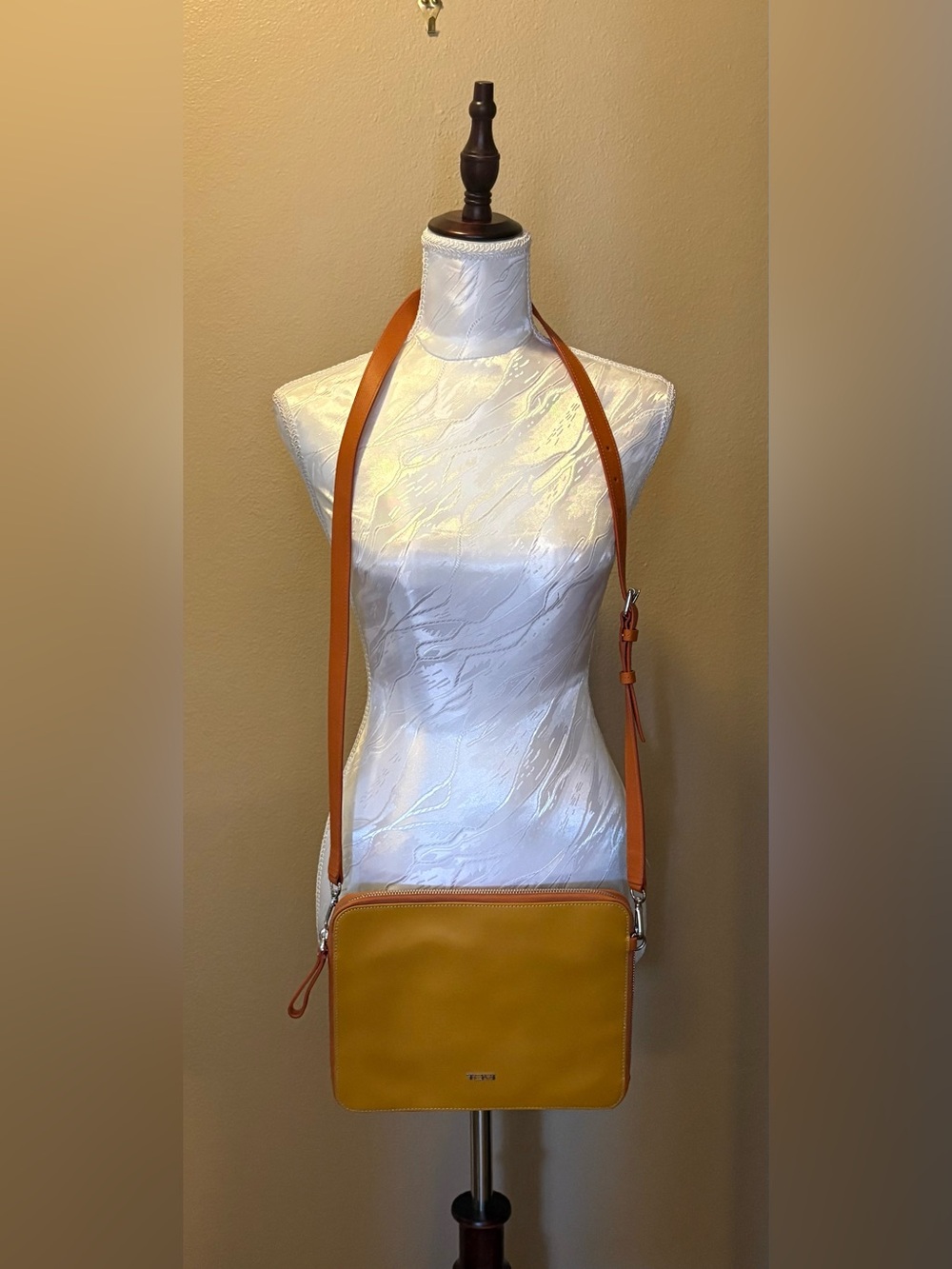 Tumi Yellow w Orange Trim Leather Crossbody Tablet Case Tan Adjustable Strap - Picture 5 of 14